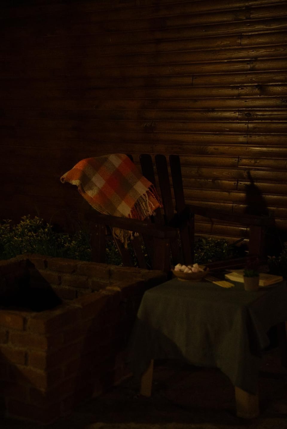 Night, Seating area