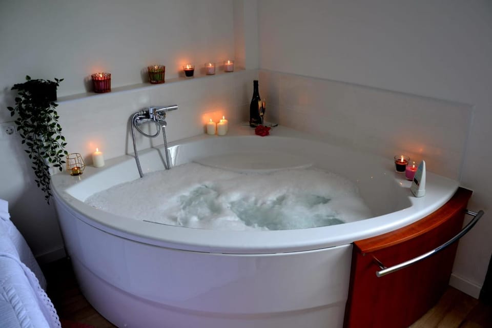 Hot Tub, Bath