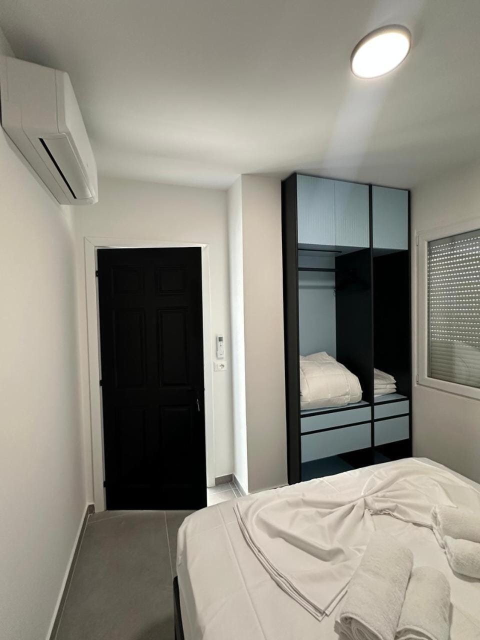 Bedroom, air conditioner