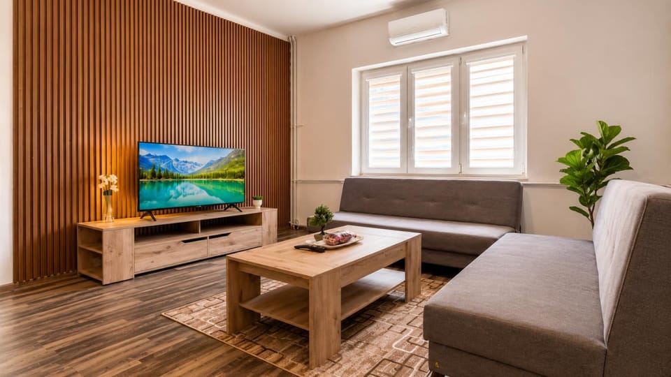 Communal lounge/ TV room, TV and multimedia, Living room, Seating area, Evening entertainment