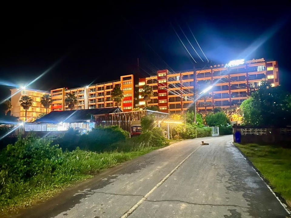 Facade/entrance, Night
