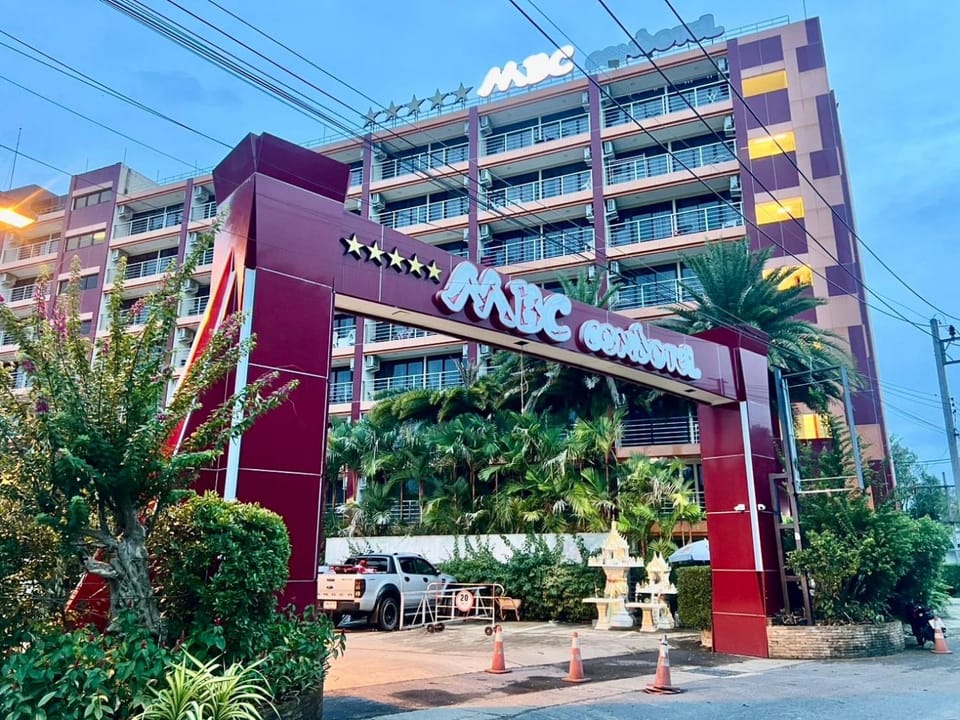 Property building, Facade/entrance, Day