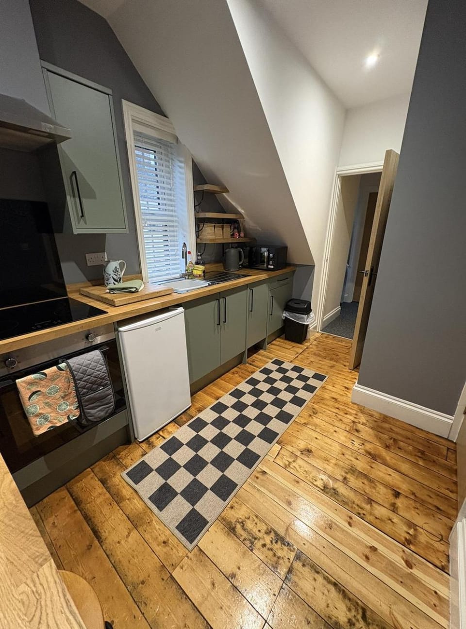 Kitchen or kitchenette, kitchen