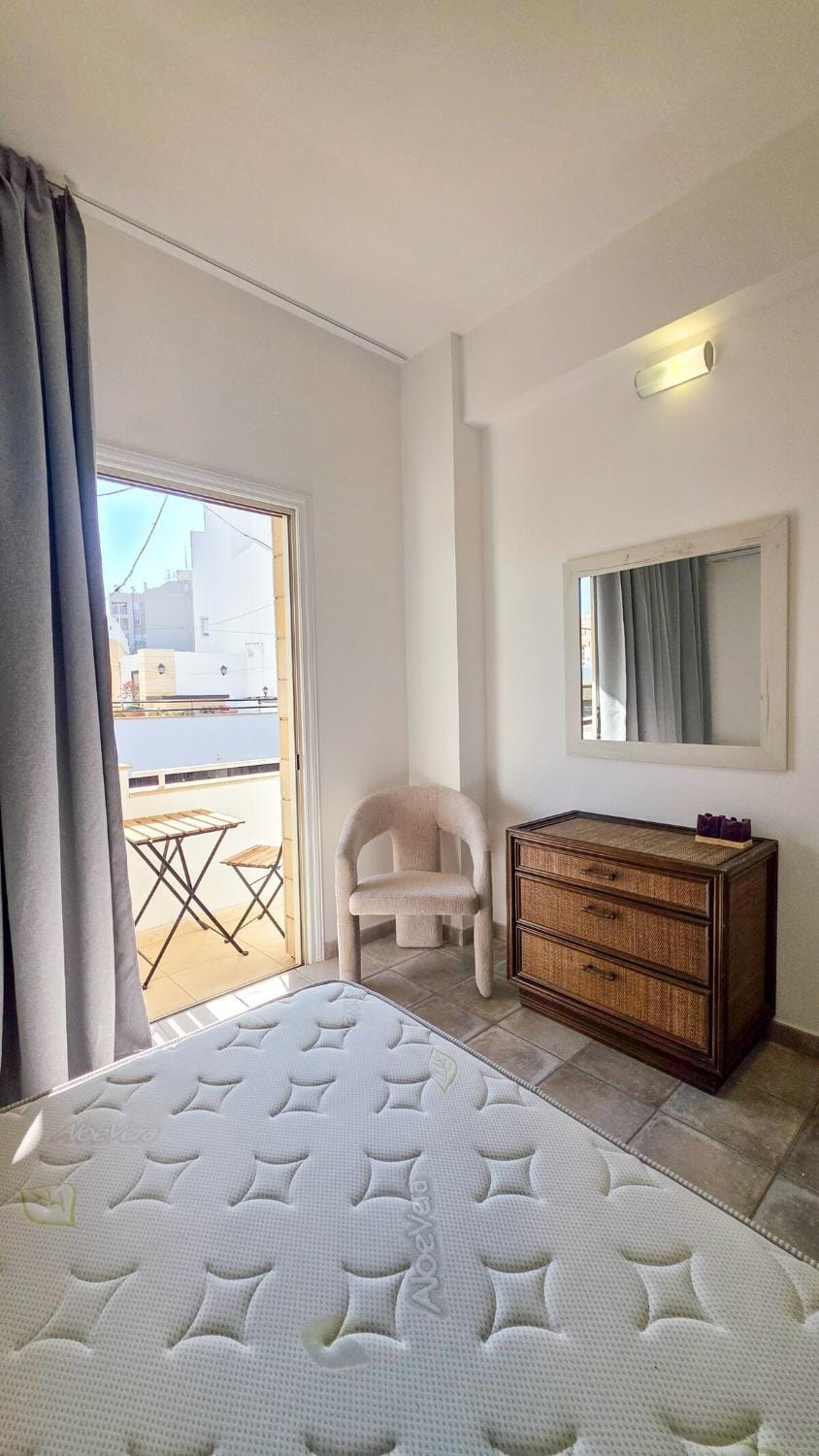 Bed, Balcony/Terrace, Bedroom