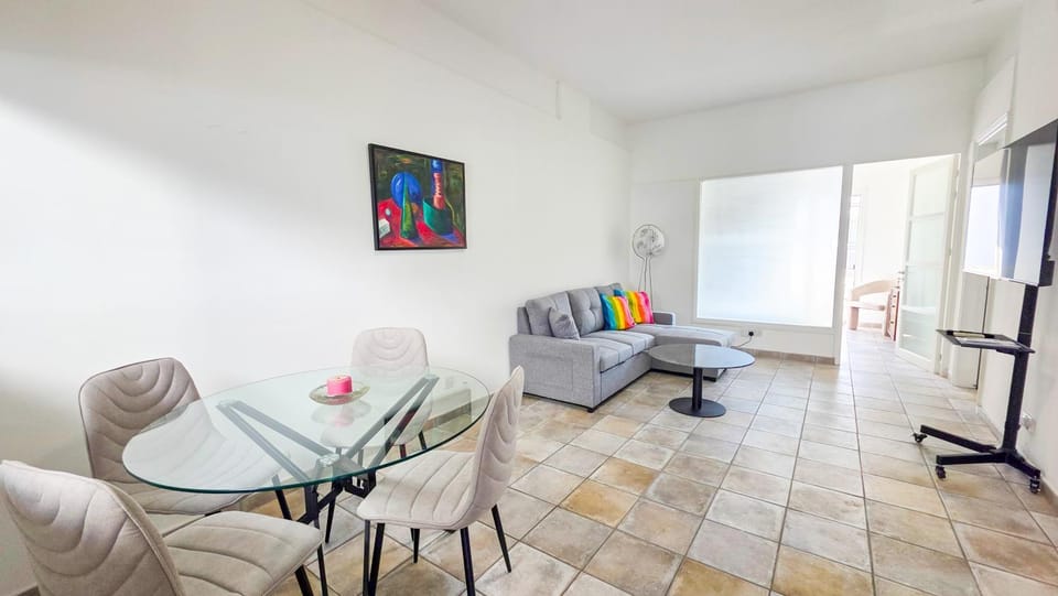 TV and multimedia, Living room, Seating area, Dining area