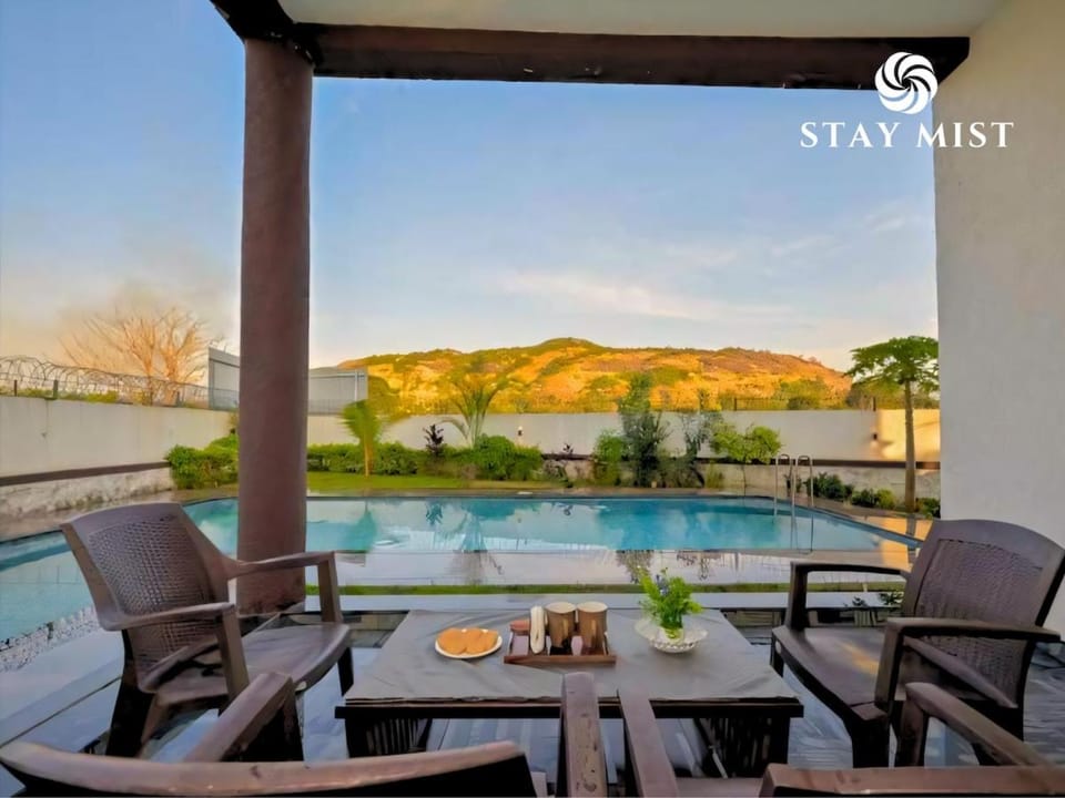 Mountain view, Swimming pool
