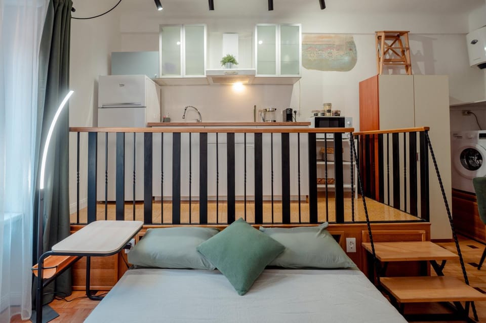 Bed, Kitchen or kitchenette, Living room, Photo of the whole room, Bedroom, stove