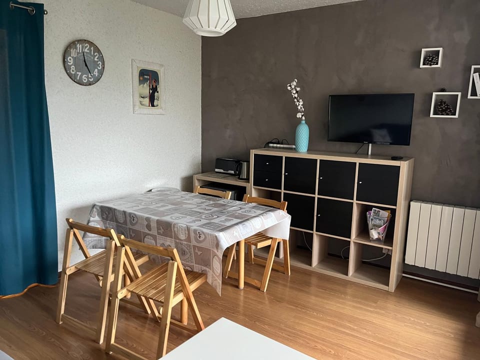 TV and multimedia, View (from property/room), Living room, Dining area