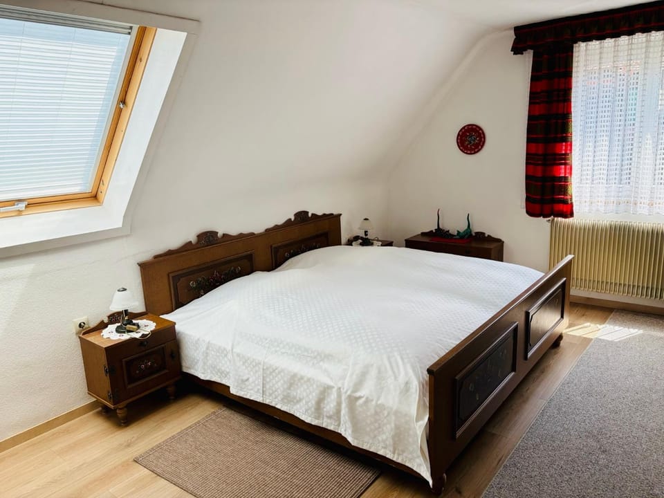 Ferienhaus Oesterle - Idyllisches Schwarzwaldhaus am Bach mit Terrasse & Balkon House in Forbach