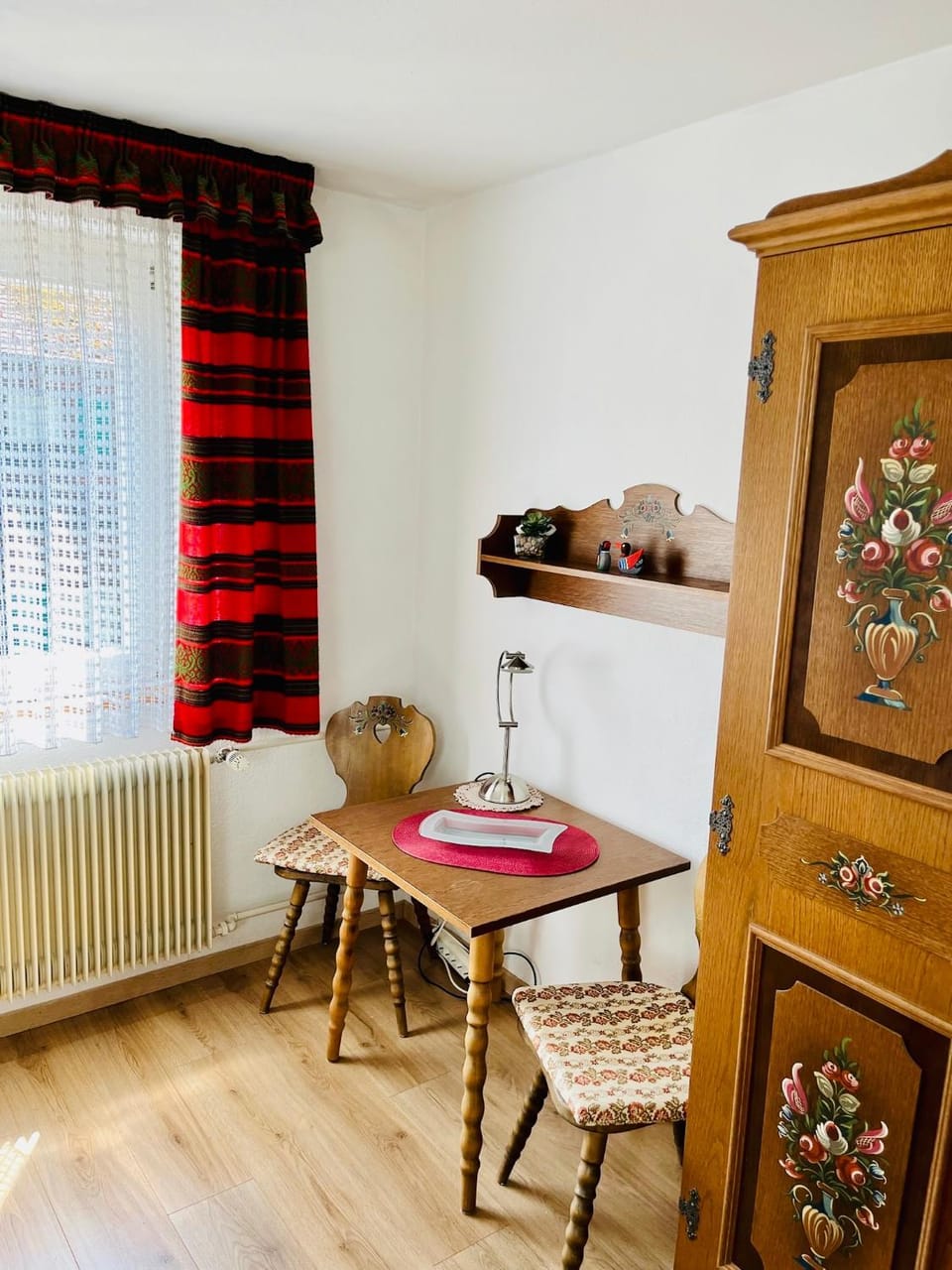 Ferienhaus Oesterle - Idyllisches Schwarzwaldhaus am Bach mit Terrasse & Balkon House in Forbach