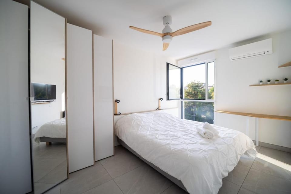 FRGK BEL AZUR 1 BDR Luxury Sea View Parki Apartment in Antibes