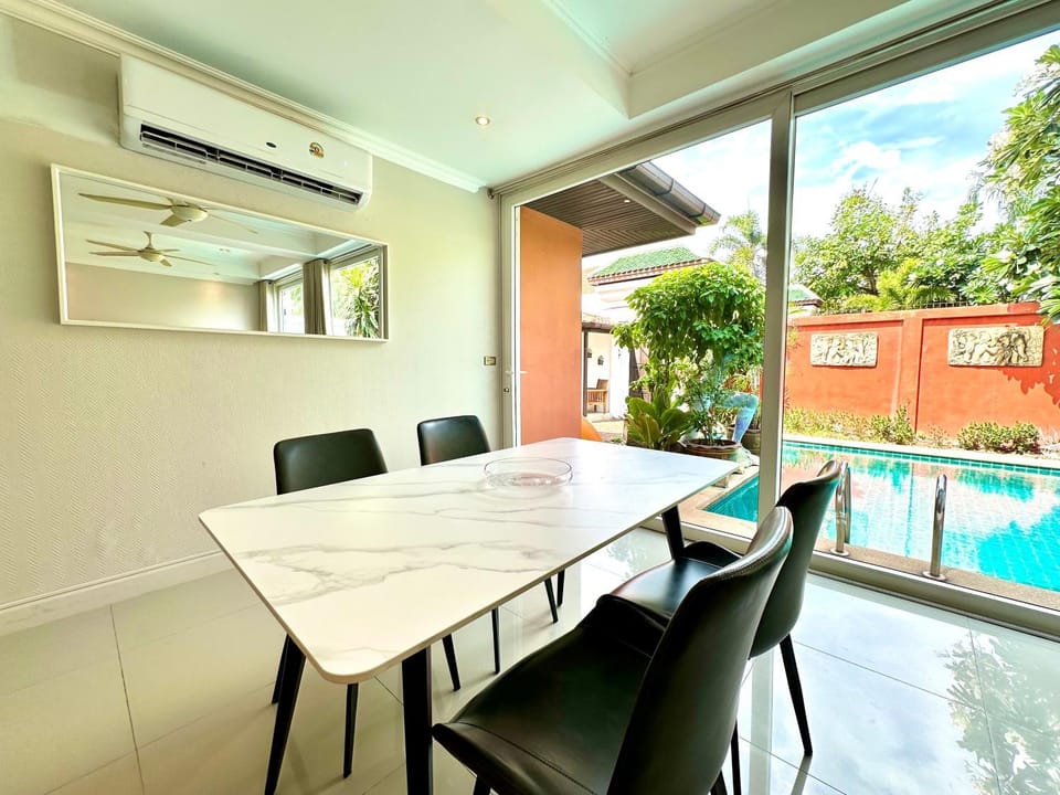 Secluded - 1 Bed Pool Villa - Near The Beach Villa in Pattaya City