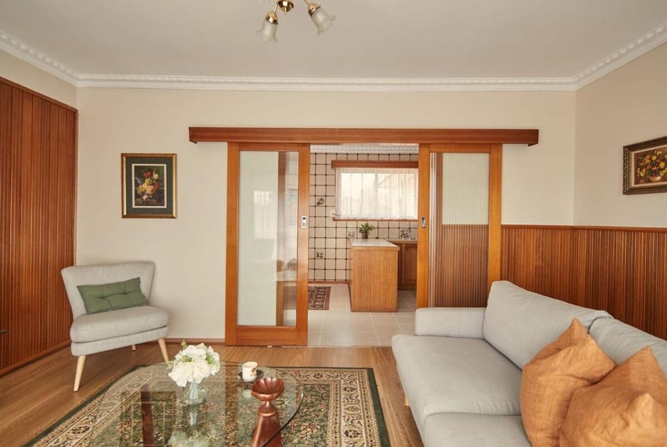 Ultimate 70s Charm near Geelong Waterfront and CBD House in Geelong