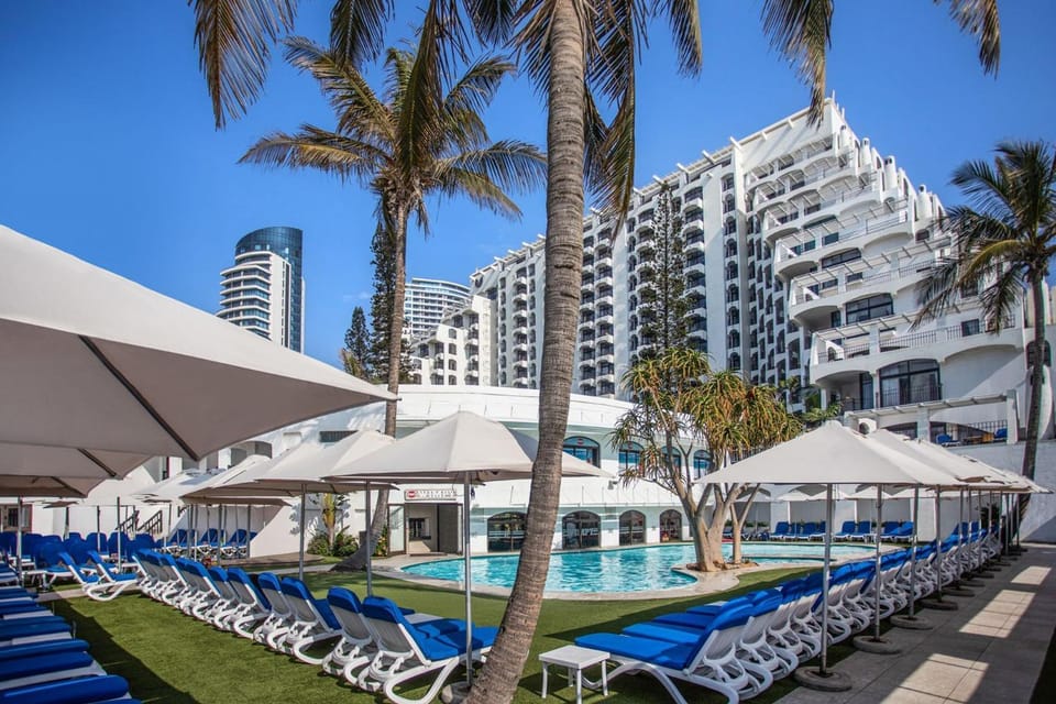 Property building, Day, Pool view, Swimming pool, sunbed
