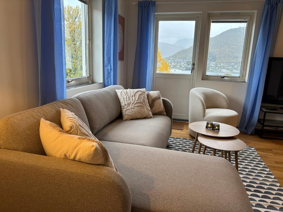 View (from property/room), City view, Mountain view