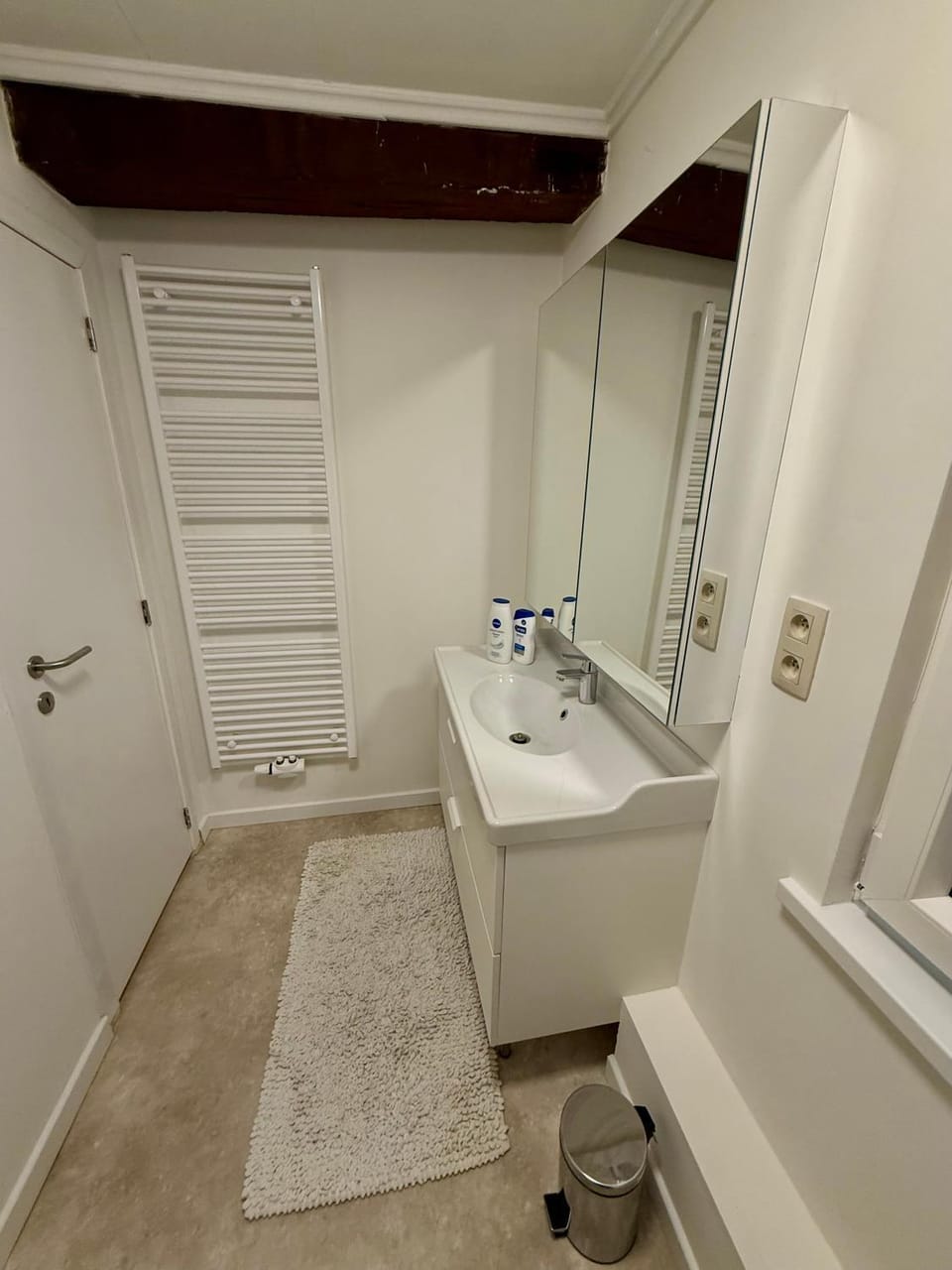 Bathroom, towels