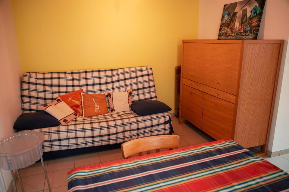 Bed, Living room, Seating area, Bedroom