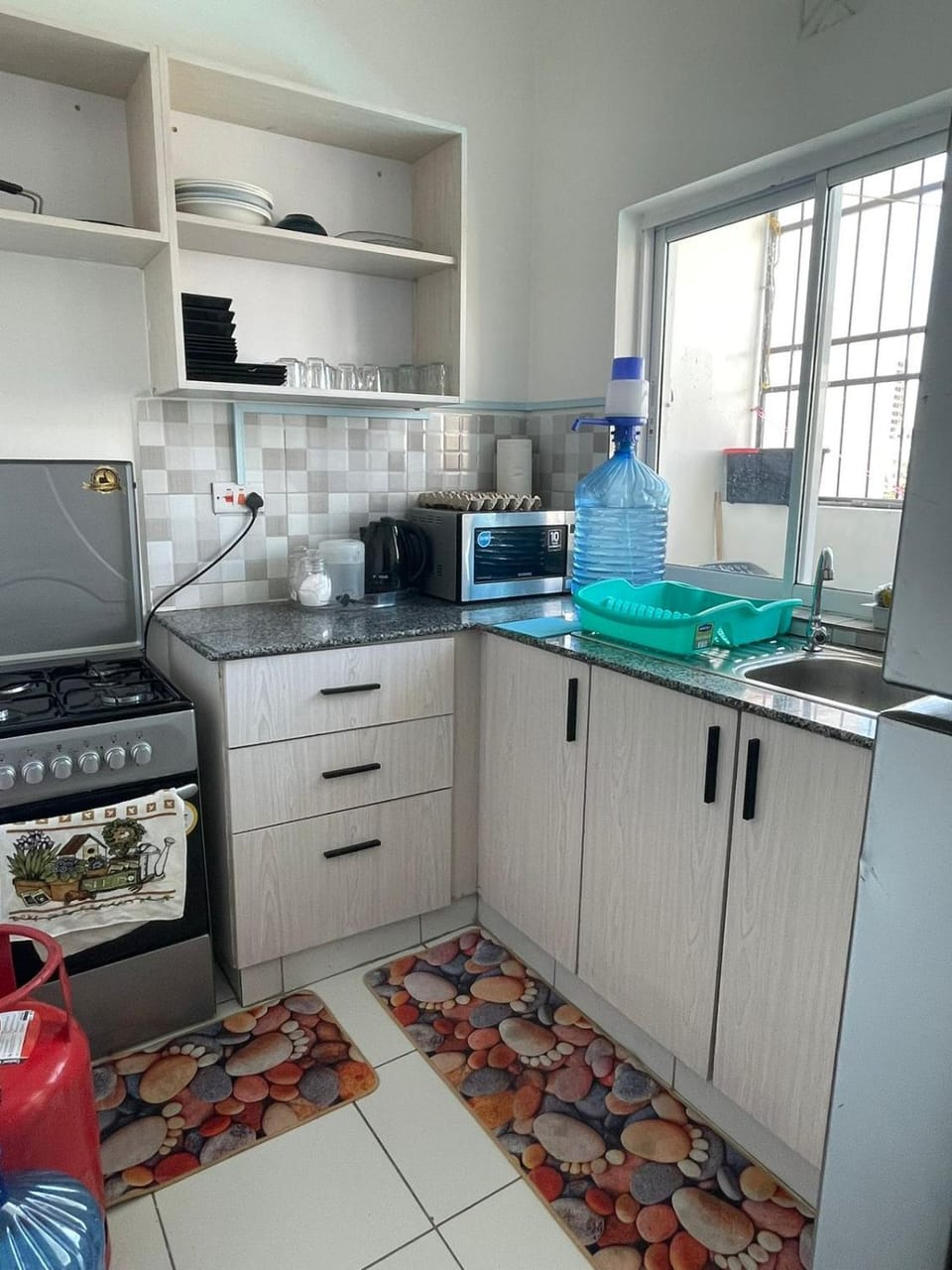 Kitchen or kitchenette, Drinks, microwave