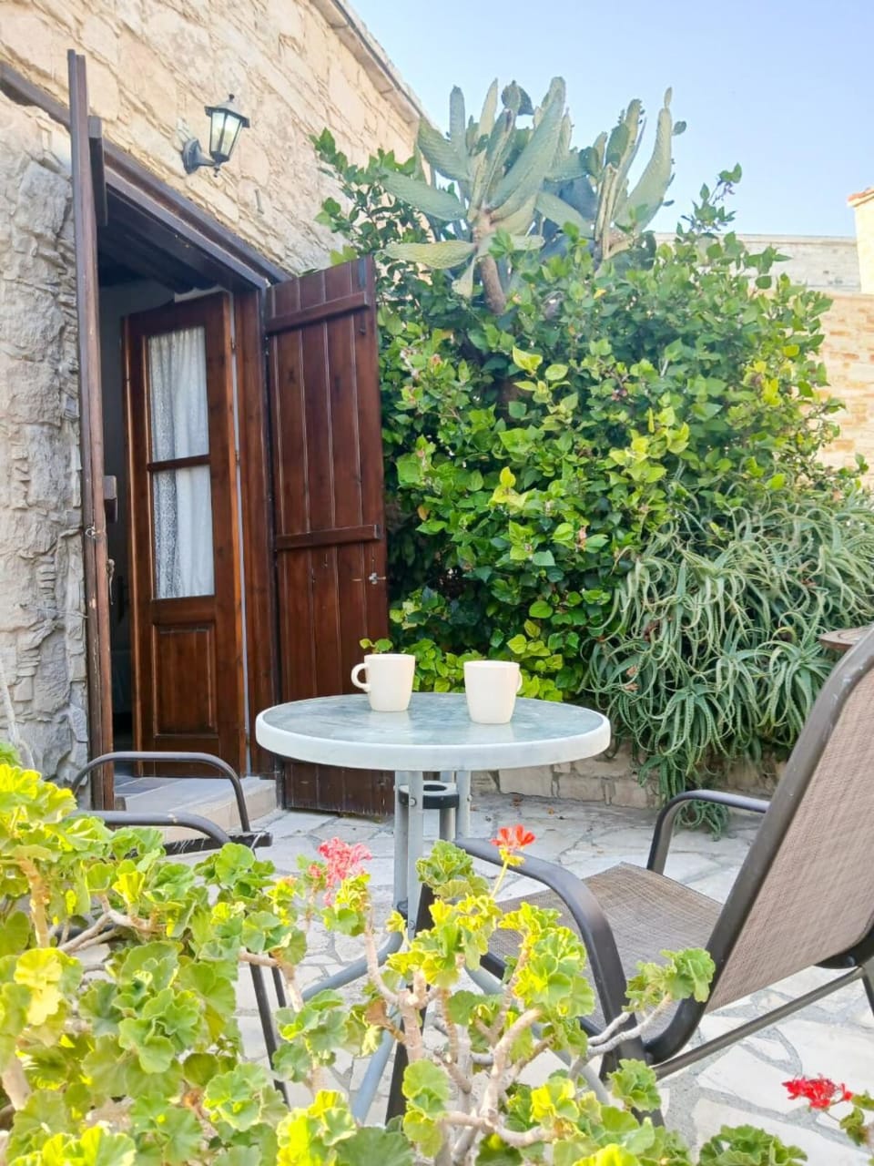 Property building, Patio, Day, Seating area, Garden view