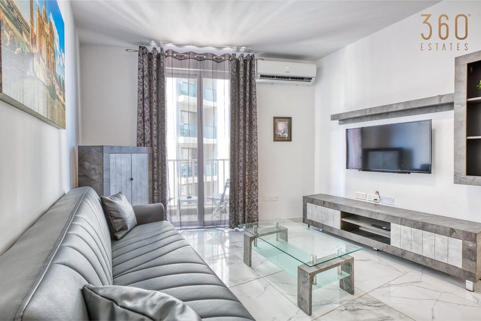 Communal lounge/ TV room, Seating area, Evening entertainment, air conditioner