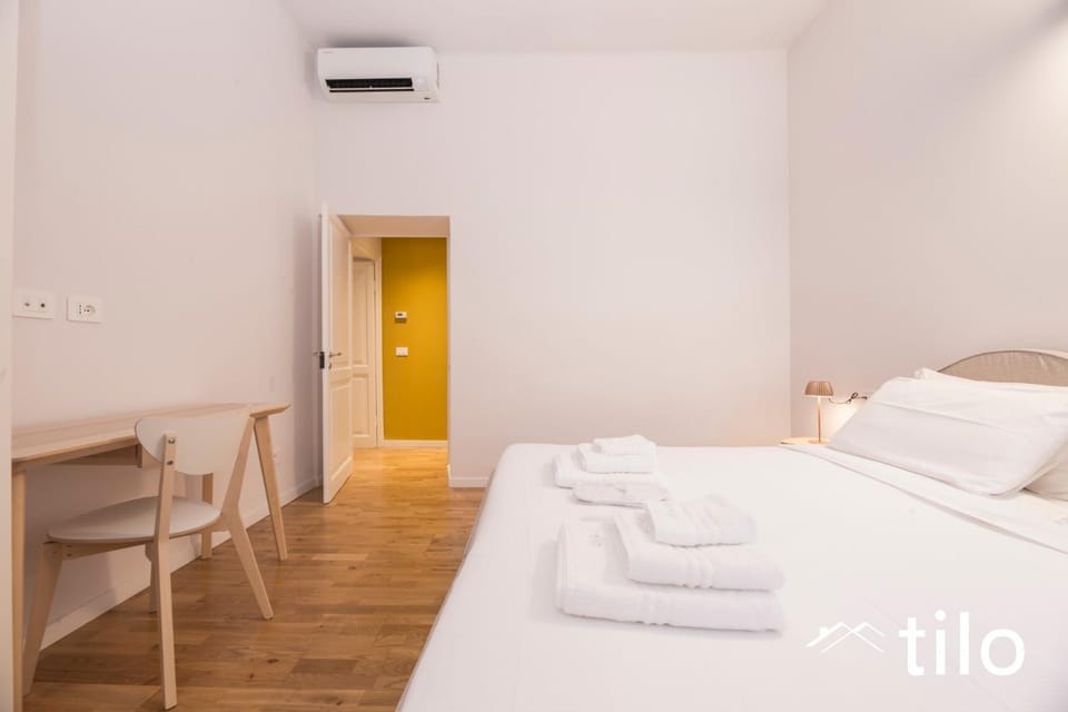 Bed, Photo of the whole room, Bedroom, Text overlay, towels, air conditioner