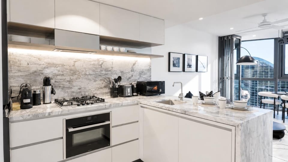 Balcony/Terrace, Kitchen or kitchenette, Dining area, City view, oven, stove