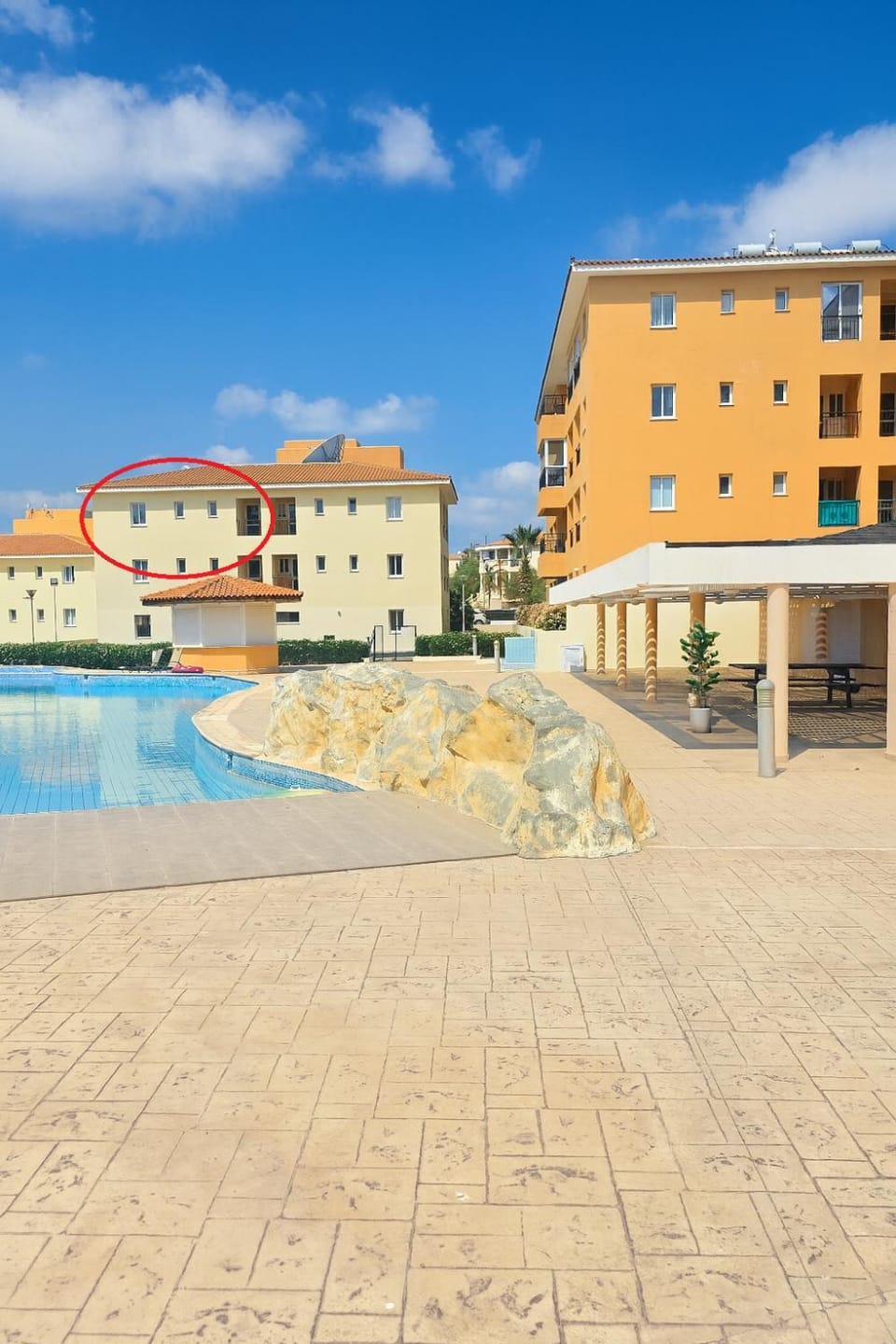 Property building, Swimming pool, Location