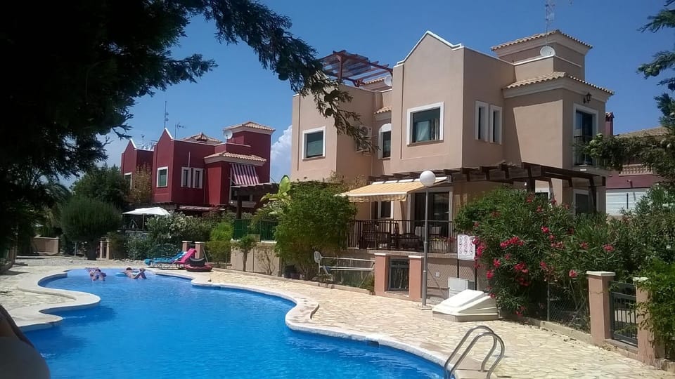 Communal lounge/ TV room, Activities, BBQ facilities, Fishing, Garden, Golfcourse, Horse-riding, Minigolf, View (from property/room), Balcony/Terrace, Other, Photo of the whole room, Decorative detail, Beach, Hiking, Cycling, Communal kitchen, Pets, Guests, Garden view, Pool view, children, young children, older children, group of guests, Family