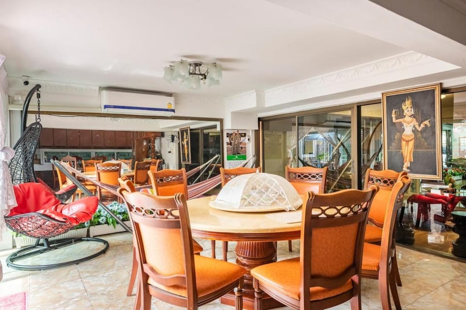 Restaurant/places to eat, Kitchen or kitchenette