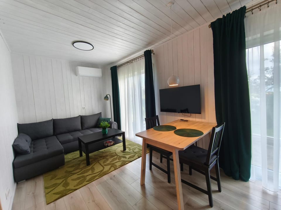 Communal lounge/ TV room, Seating area, Dining area
