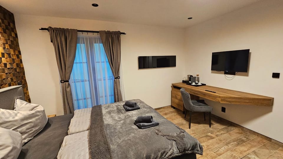 Photo of the whole room, Bedroom