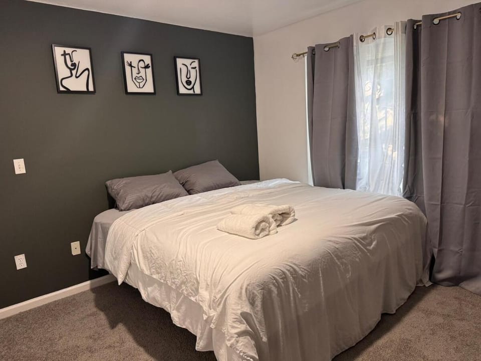 Large 2Kings 2 bedroom 2 bath by EWR NYC Downtown Newark Apartment in East Orange