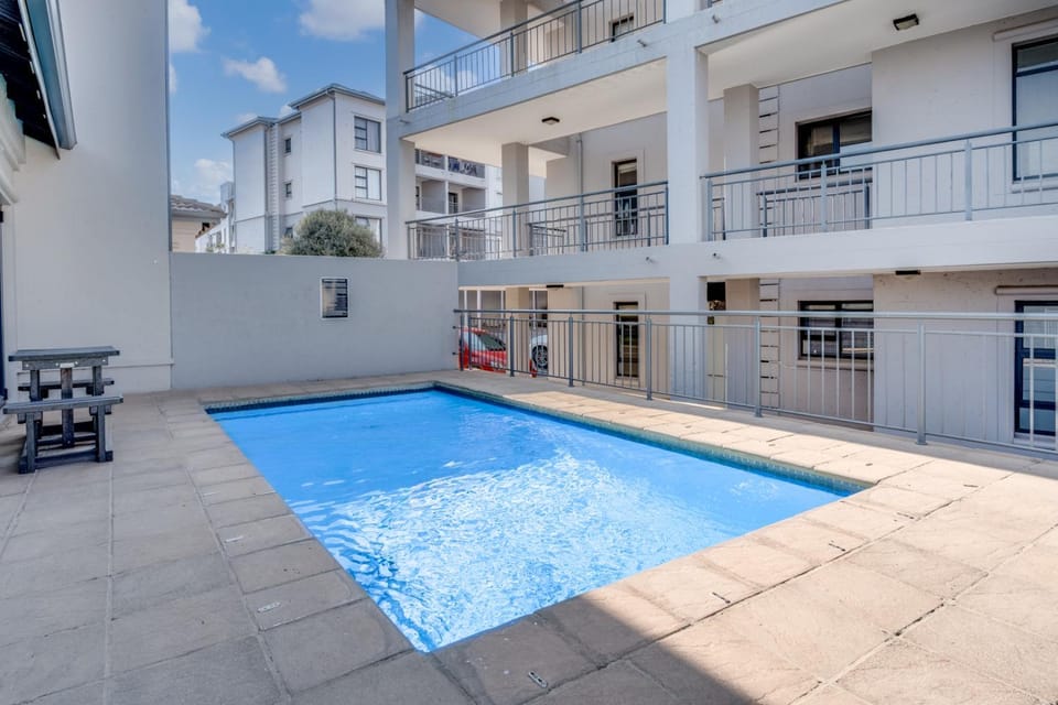 Property building, Pool view, Swimming pool, Swimming pool