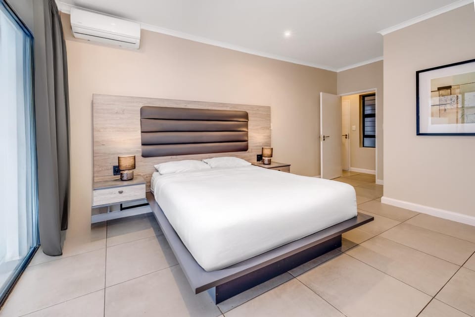 Bed, Photo of the whole room, Bedroom, air conditioner