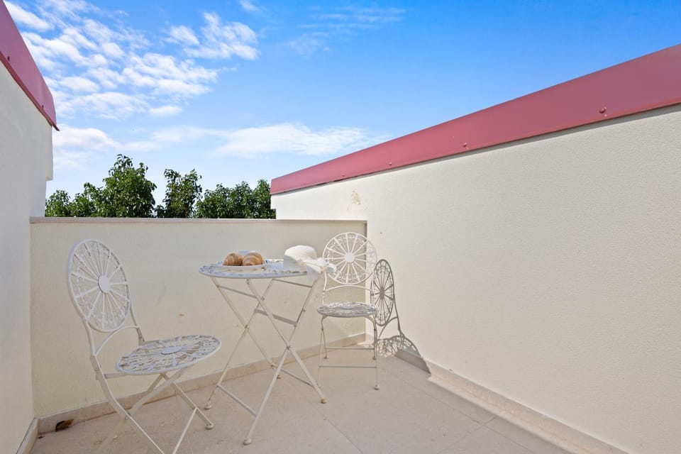 Day, View (from property/room), Balcony/Terrace, Seating area, Dining area