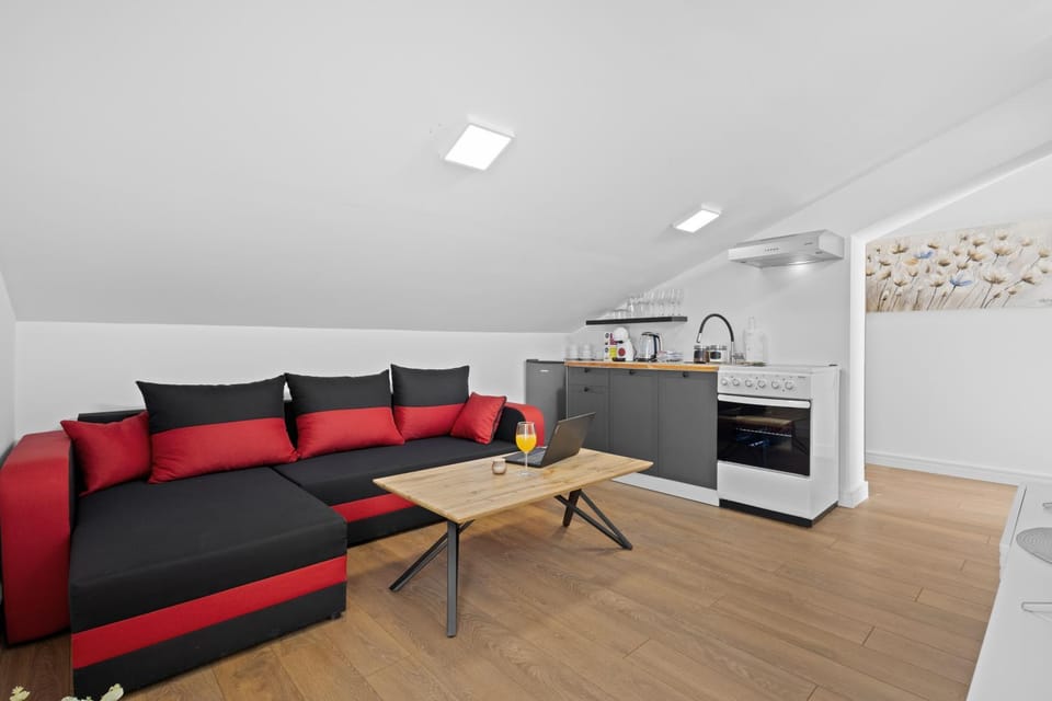 Kitchen or kitchenette, Living room, Seating area, oven, pet friendly, stove