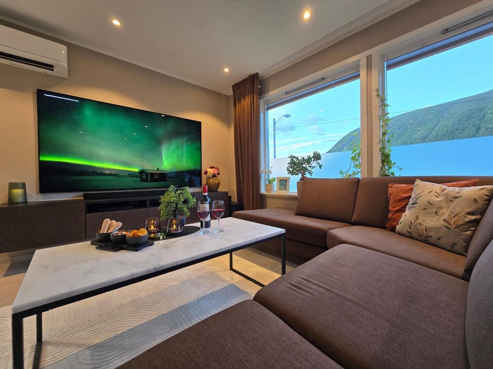 TV and multimedia, Living room, Seating area