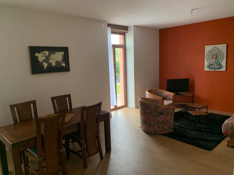 Communal lounge/ TV room, TV and multimedia, Living room