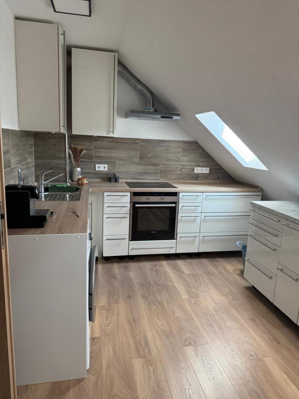 Kitchen or kitchenette, dishwasher, oven, stove