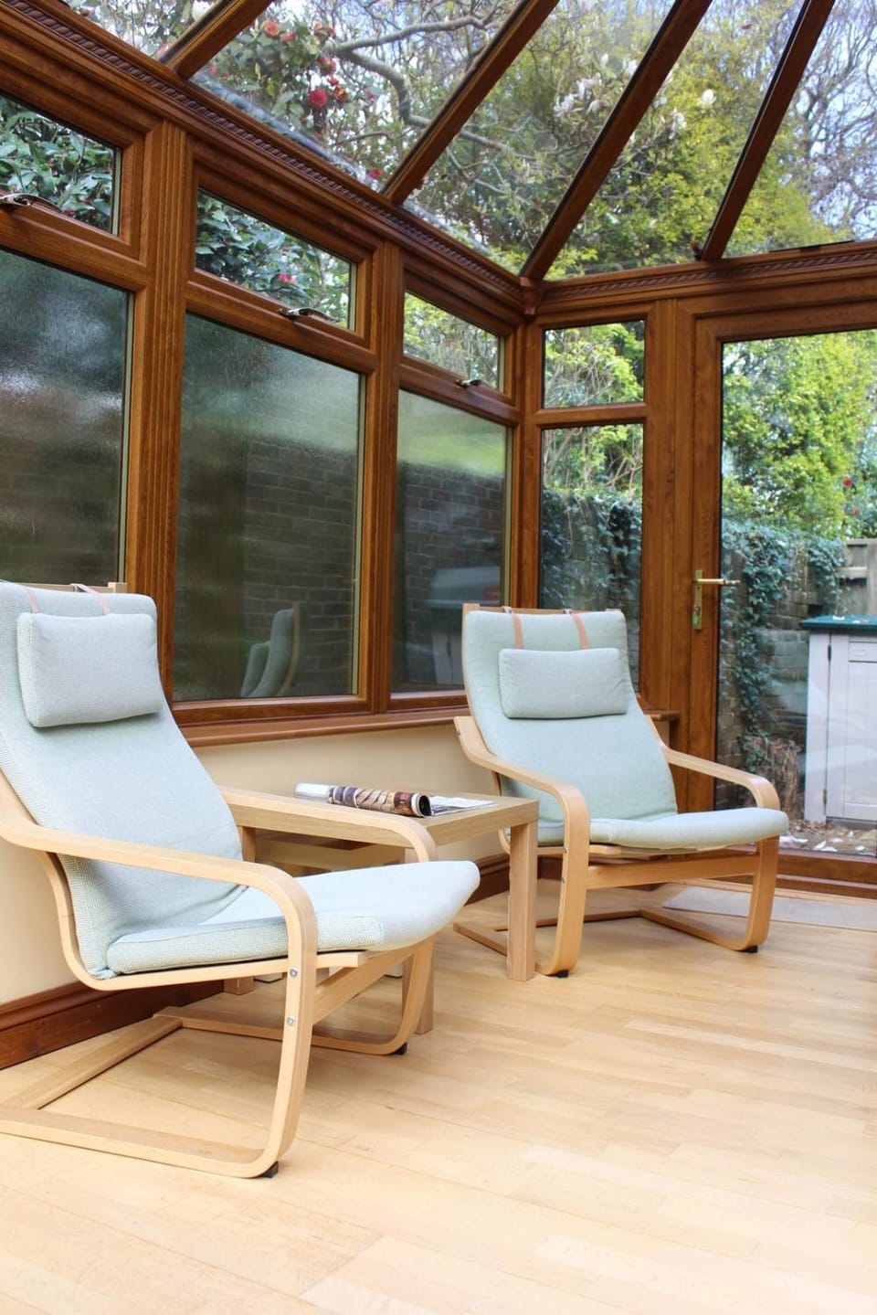 Day, Living room, Seating area