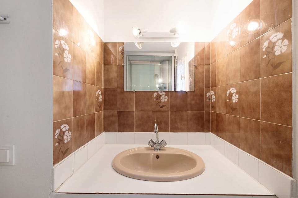 Bathroom, Living room