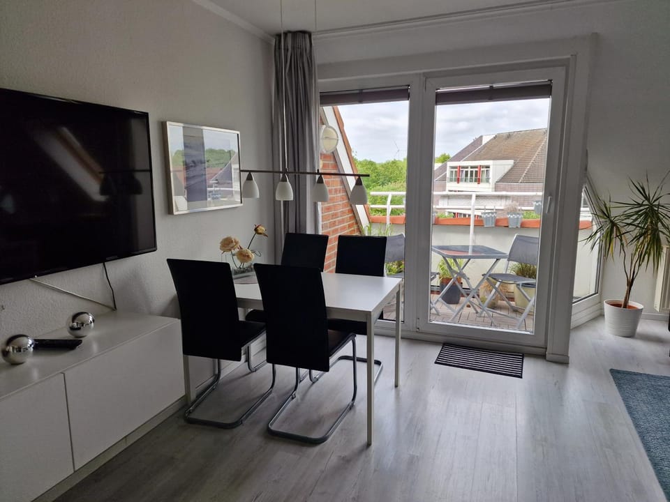 TV and multimedia, Balcony/Terrace, Living room, Dining area