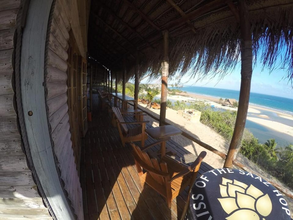 Stunning sea view, charming beach house in Barra, Mozambique - 4x4 House in Africa