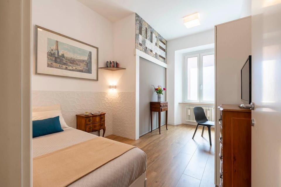 Bed, Seating area