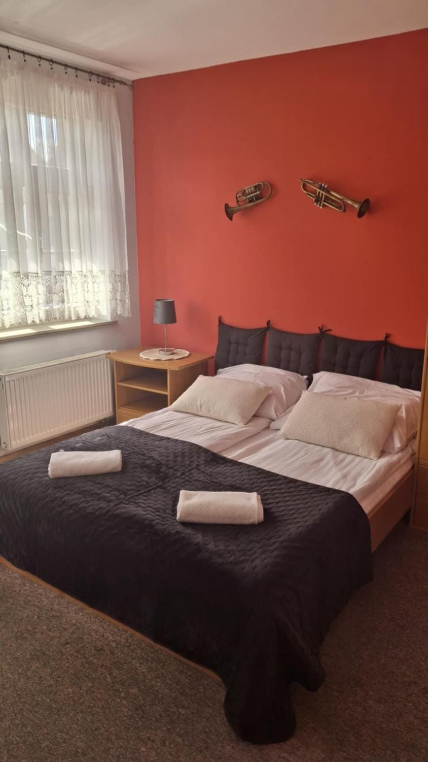 Bed, Photo of the whole room, Bedroom, towels