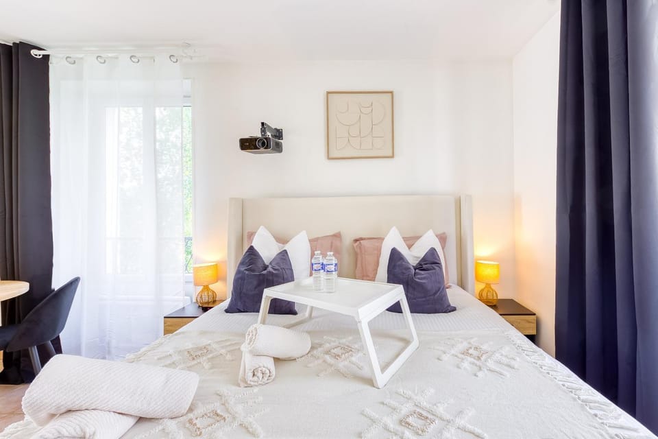 Cozy Studio Maison Alfort Apartment in Île-de-France