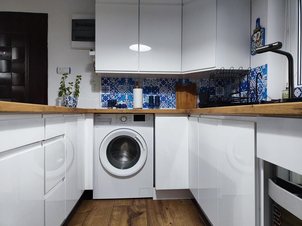 Kitchen or kitchenette, oven, stove, washing machine