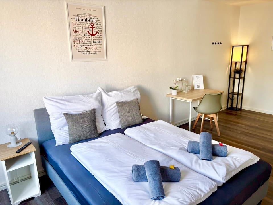 Bed, Seating area, Bedroom