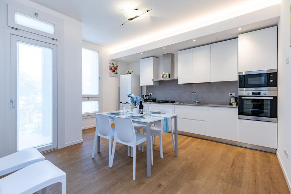 Kitchen or kitchenette, Dining area, dishwasher, oven, stove