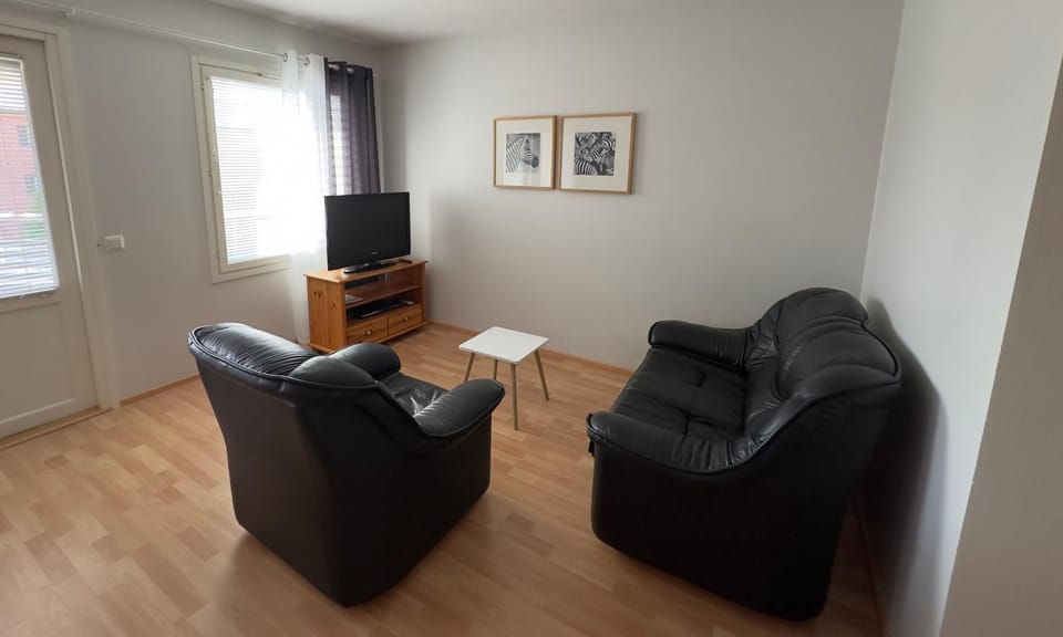 Communal lounge/ TV room, TV and multimedia, Living room, Seating area